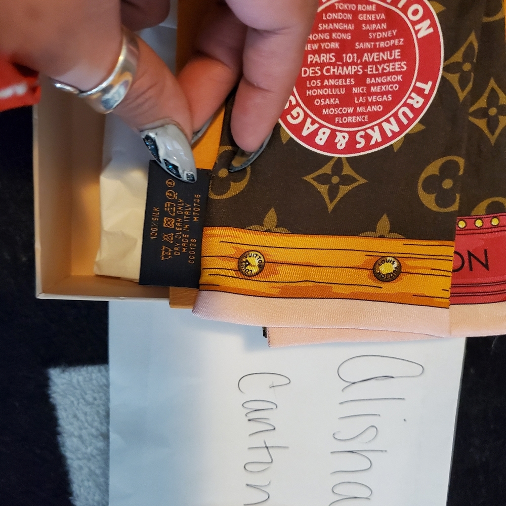 LV authentic bandaeu trunk collection - Picture 2 of 5